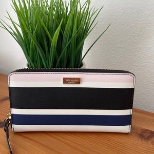 Kate Spade New York zipper wallet